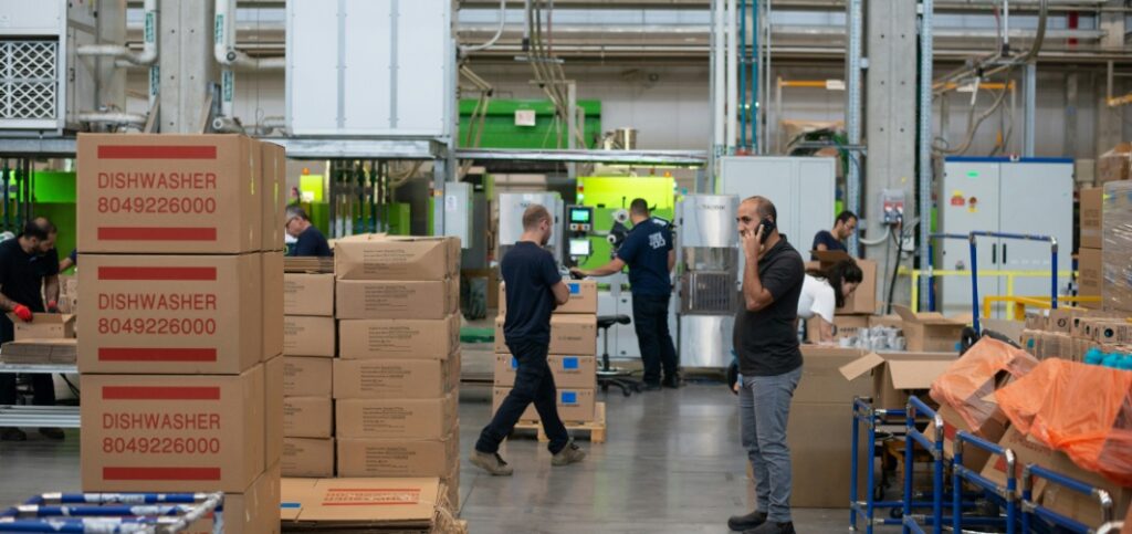 The Role of Micro-Fulfillment Centers in Speeding Up Deliveries